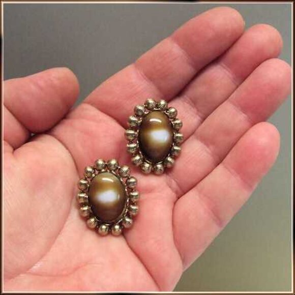 1940s Italian Venetian or Czech Caramel Glass Vintage Earrings - Picture 5 of 6